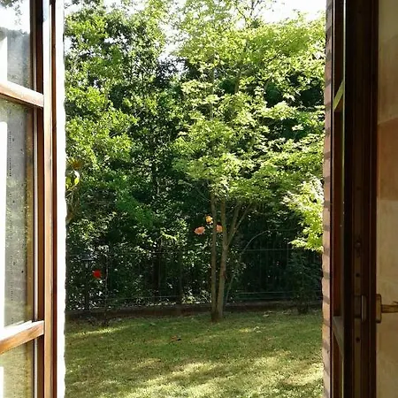 A Fine 2 Bedroom Stone House In Emila Nyaraló