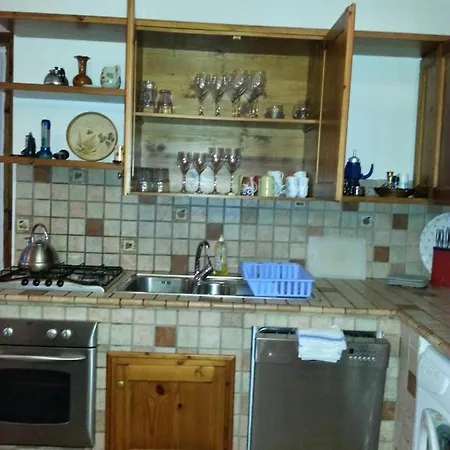 A Fine 2 Bedroom Stone House In Emila Nyaraló