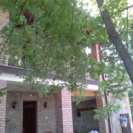 A Fine 2 Bedroom Stone House In Emila Nyaraló