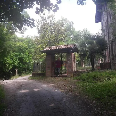 A Fine 2 Bedroom Stone House In Emila Piacenza