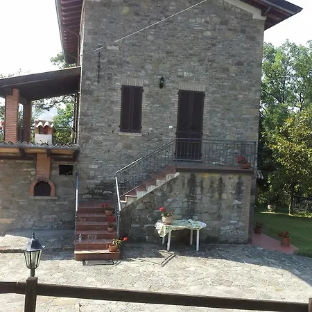 A Fine 2 Bedroom Stone House In Emila Nyaraló *