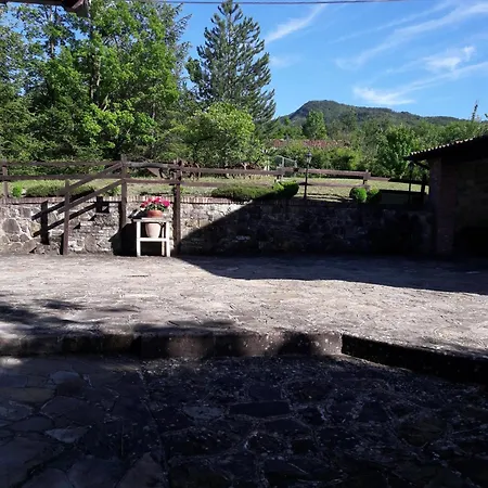 A Fine 2 Bedroom Stone House In Emila Nyaraló
