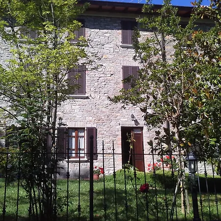A Fine 2 Bedroom Stone House In Emila Nyaraló