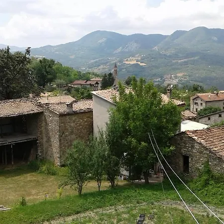 A Fine 2 Bedroom Stone House In Emila *