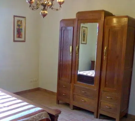 A Fine 2 Bedroom Stone House In Emila *