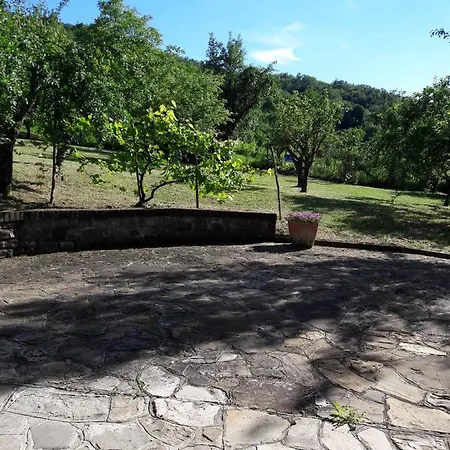 A Fine 2 Bedroom Stone House In Emila *