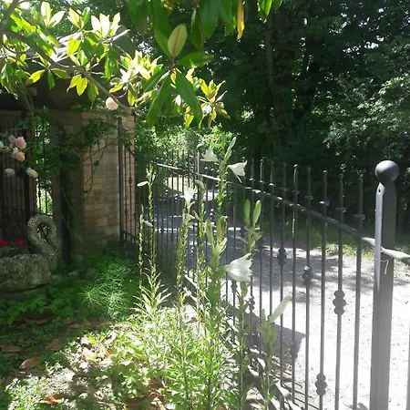 Σπίτι διακοπών A Fine 2 Bedroom Stone House In Emila