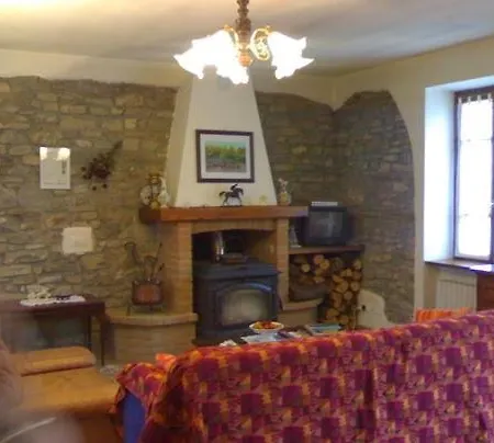 A Fine 2 Bedroom Stone House In Emila