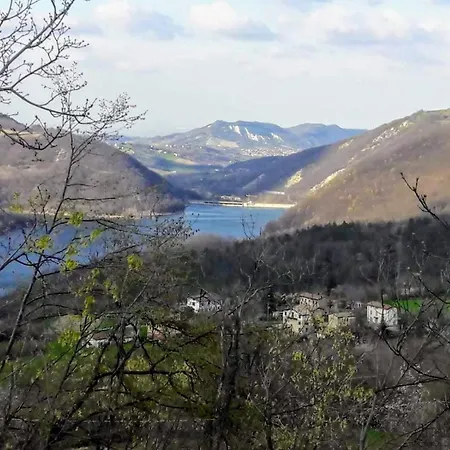 Σπίτι διακοπών A Fine 2 Bedroom Stone House In Emila *