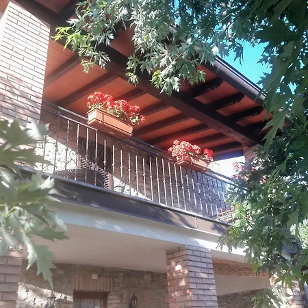 A Fine 2 Bedroom Stone House In Emila Piacenza