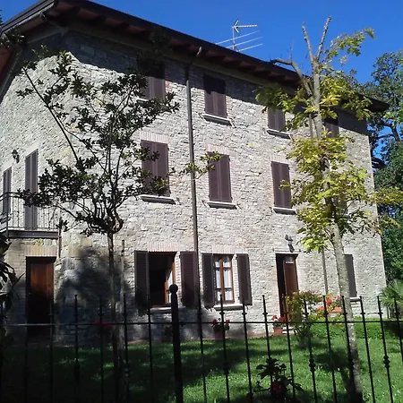 A Fine 2 Bedroom Stone House In Emila Holiday home *