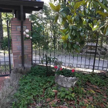 A Fine 2 Bedroom Stone House In Emila Holiday home *