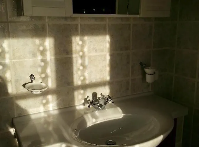 A Fine 2 Bedroom Stone House In Emila *