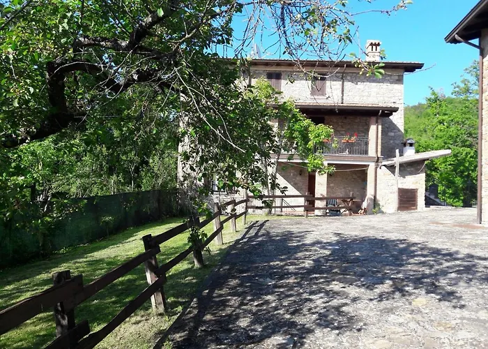 A Fine 2 Bedroom Stone House In Emila *