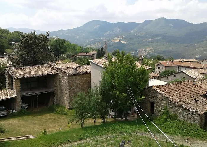 A Fine 2 Bedroom Stone House In Emila *