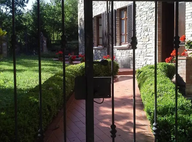 A Fine 2 Bedroom Stone House In Emila