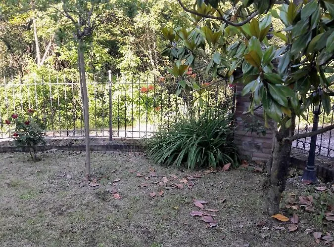 A Fine 2 Bedroom Stone House In Emila *