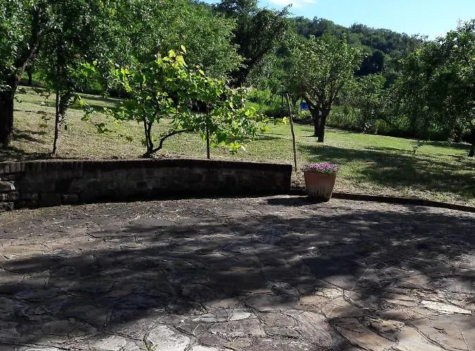 A Fine 2 Bedroom Stone House In Emila *