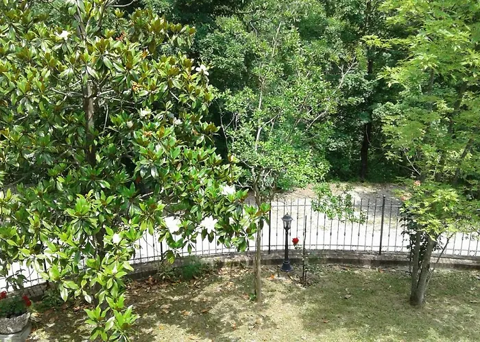 A Fine 2 Bedroom Stone House In Emila *