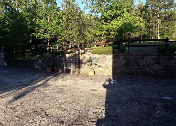 A Fine 2 Bedroom Stone House In Emila