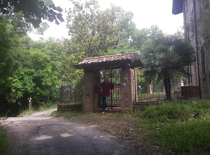 A Fine 2 Bedroom Stone House In Emila Piacenza