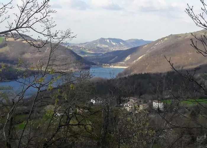 A Fine 2 Bedroom Stone House In Emila