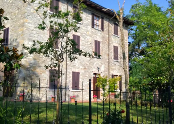 Ferienhaus A Fine 2 Bedroom Stone House In Emila *