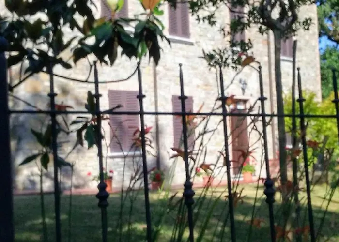 A Fine 2 Bedroom Stone House In Emila