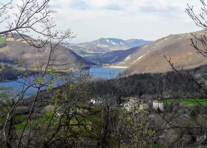 Vakantiehuis A Fine 2 Bedroom Stone House In Emila *