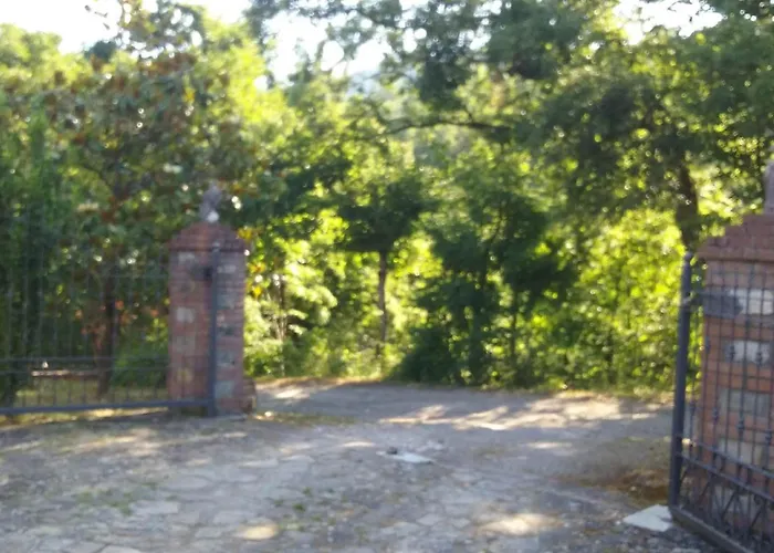 A Fine 2 Bedroom Stone House In Emila