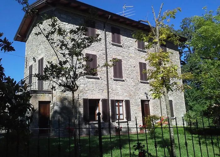A Fine 2 Bedroom Stone House In Emila Vakantiehuis *