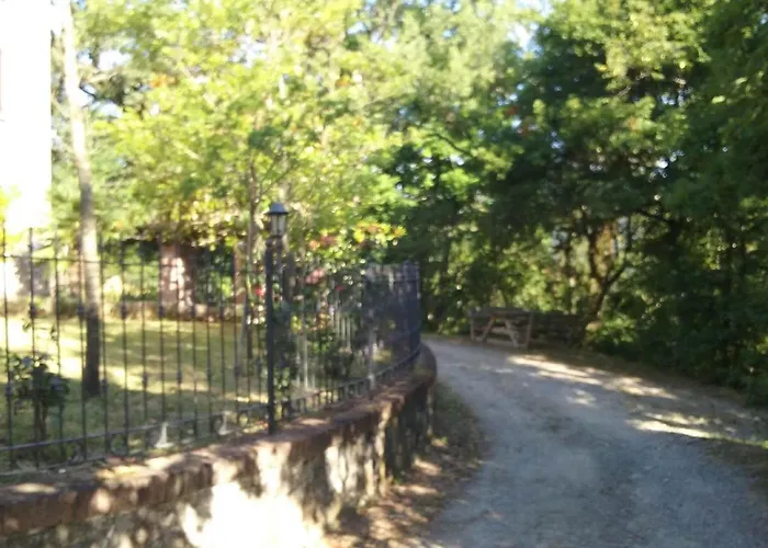 A Fine 2 Bedroom Stone House In Emila *