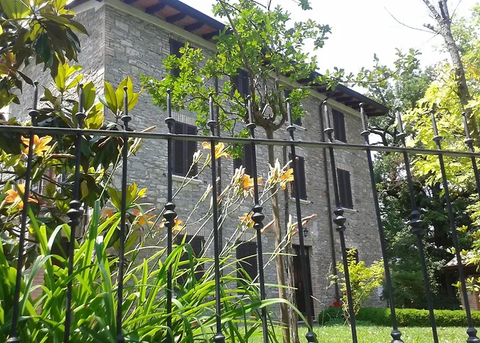 Vakantiehuis A Fine 2 Bedroom Stone House In Emila *