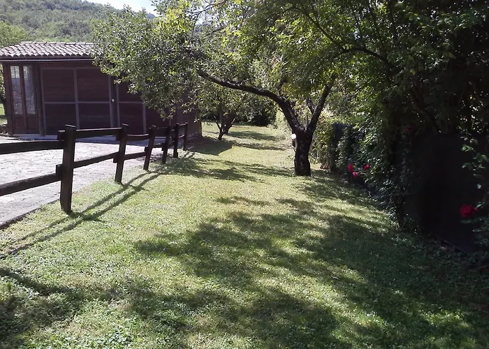 Vakantiehuis A Fine 2 Bedroom Stone House In Emila *